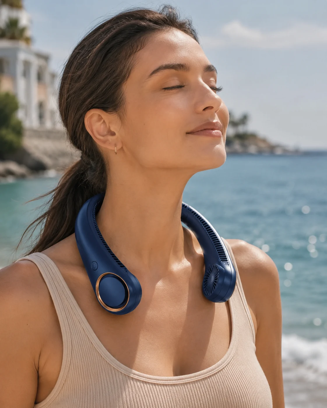 Femme à la plage avec Coolora